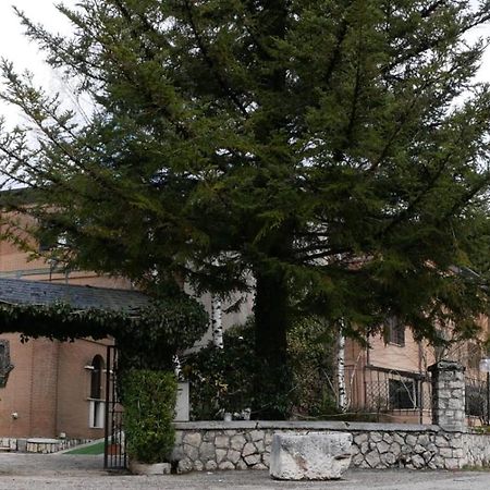 Lh Albergo Il Picchio Пескассеролі Екстер'єр фото