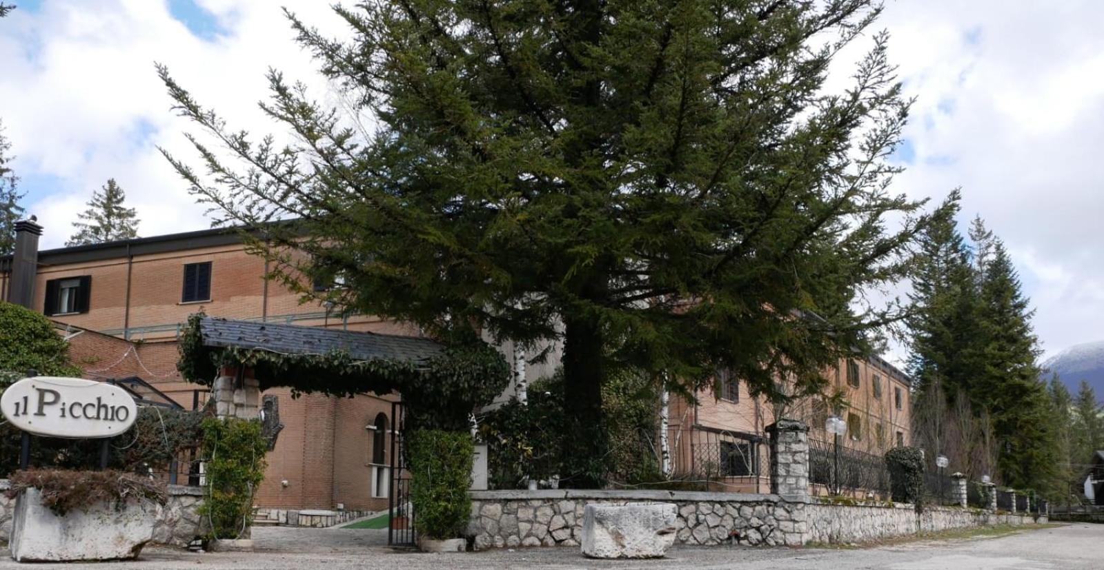 Lh Albergo Il Picchio Пескассеролі Екстер'єр фото