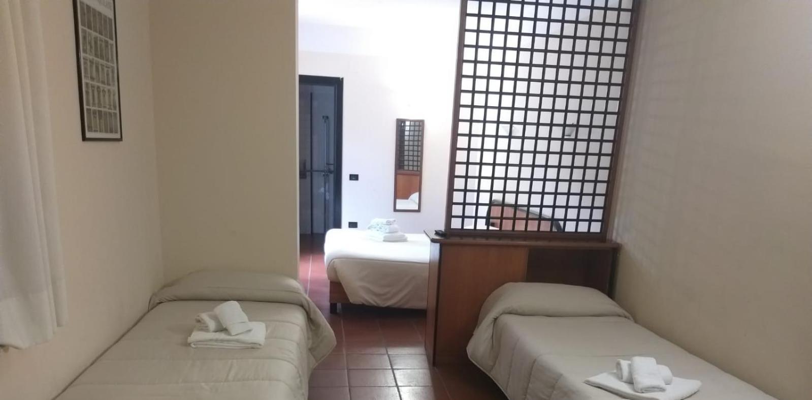 Lh Albergo Il Picchio Пескассеролі Екстер'єр фото