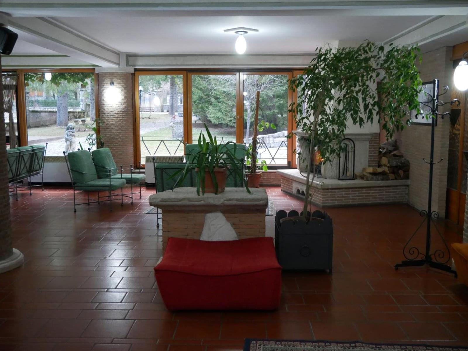 Lh Albergo Il Picchio Пескассеролі Екстер'єр фото