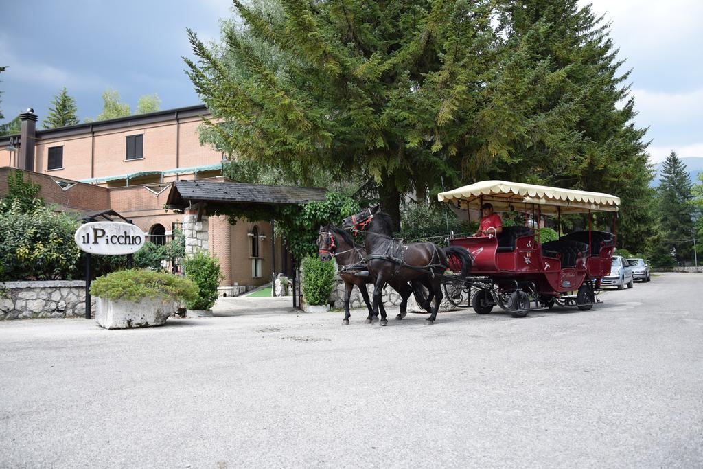 Lh Albergo Il Picchio Пескассеролі Екстер'єр фото