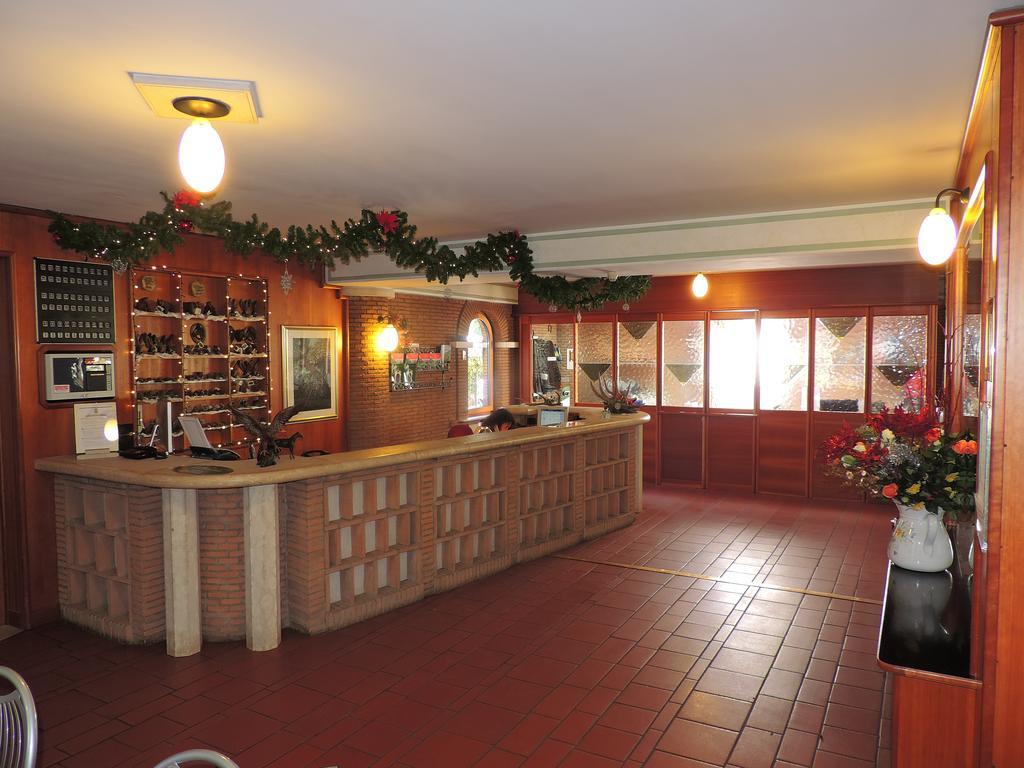 Lh Albergo Il Picchio Пескассеролі Екстер'єр фото
